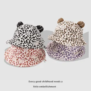 Simpatici cappelli da pescatore per neonati con orecchie a cartone e stampa leopardata