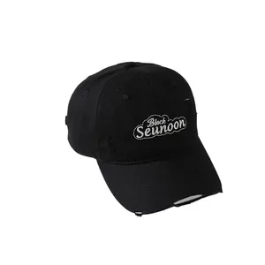 Casquette de baseball en coton noir vieilli avec broderie et détails de déchirure