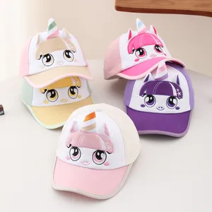 Présentation de casquettes de baseball pour enfants avec broderie de poney mignon