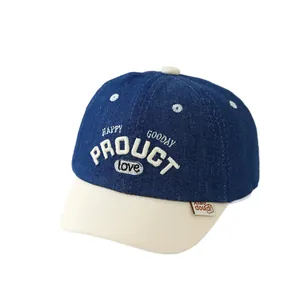 Berretto da baseball in denim blu per neonati con ricamo LOVE e visiera crema