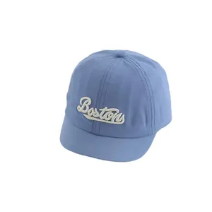 Gorra de béisbol de algodón azul claro para bebé con bordado Boston y visera suave