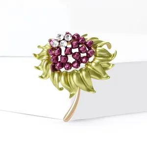 Elegante spilla a fiore di melograno in smalto con petali verde-giallo e stami viola