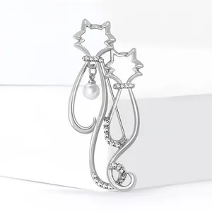 Broche chat minimaliste ornée de cristaux scintillants et d'une perle ronde élégante