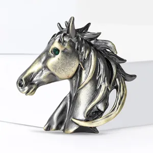 Creatieve legering paardenhoofd broche met groene edelsteen oog in vintage metaal