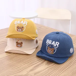 Casquette bébé en coton avec broderie ours mignonne en jaune, beige et bleu pour enfants