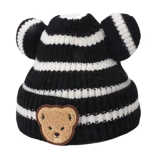 Berretto in maglia a righe per neonati con orecchie da orso e toppa in peluche invernale