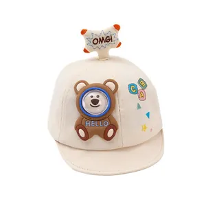Berretto da baseball per neonati in cotone beige con orsetto e specchio riflettente