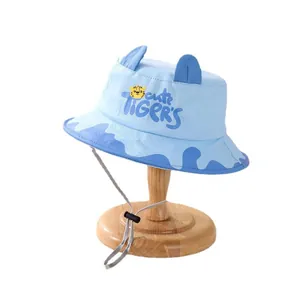 Cappello a secchiello azzurro per bambini con tigre, orecchie e laccio regolabile sul supporto