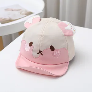 Niedliche Baby-Baseballkappe mit Bärenohren und weicher Krempe aus beige-rosa Baumwolle