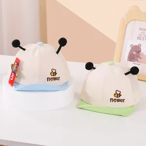 Gorra de sol transpirable para bebé con diseño de malla y antenas en azul y verde