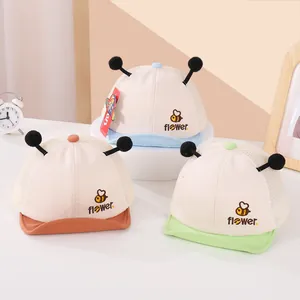Gorra de sol de malla para bebé con bordado de abeja y visera suave, tres colores