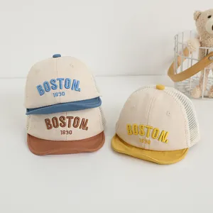 Baby-Baseballcap mit BOSTON-Stickerei und atmungsaktivem Mesh-Einsatz für den Sommer