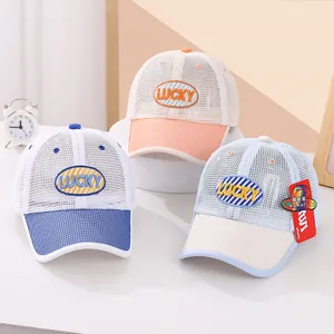 Casquettes de baseball en mesh pour enfants avec broderie Lucky en orange et bleu