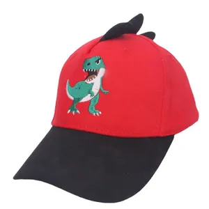 Kinder-Baseballkappe mit roter Krone, schwarzem Schirm und grüner Dinosaurier-Stickerei