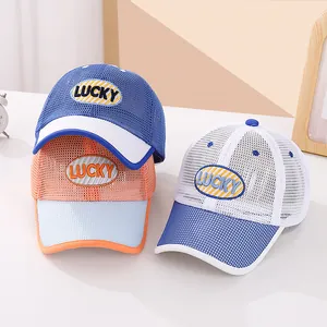 Casquettes de baseball en mesh pour enfants avec broderie LUCKY et couleurs vives