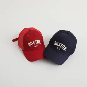 Παιδικά καπέλα μπέιζμπολ με κέντημα BOSTON 1630 σε κόκκινο και σκούρο μπλε