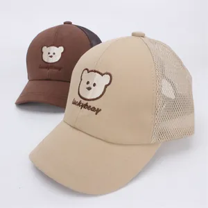 Berretto da baseball in mesh per bambini con ricamo a orsetto e scritta luckybear