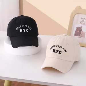 Gorras de béisbol infantiles bordadas NYC en negro y beige de tela de algodón