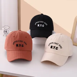 Gorras de béisbol de algodón bordadas N.Y.C en colores naranja, negro y crema
