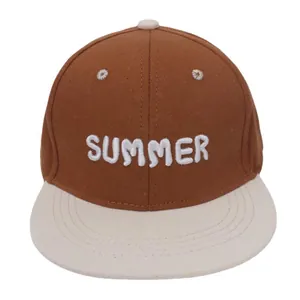 Berretto da baseball bicolore con visiera piatta e ricamo Summer 3D in marrone e beige