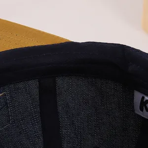 Macro-opname van de versterkte binnennaden en zweetband van de hiphop baseballpet voor kinderen