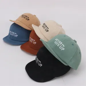 Gorras de béisbol de pana para bebés con bordado Never Give Up en seis colores