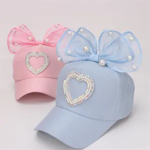 Gorras de béisbol para niña en rosa y azul con lazos de encaje, perlas y corazones