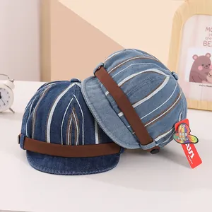 Casquettes de baseball rayées en denim pour bébés en bleu foncé et clair avec bordure