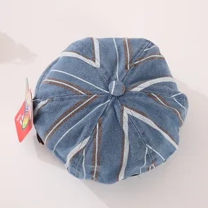 Casquette gavroche en denim à rayures bleues pour enfants avec bouton central