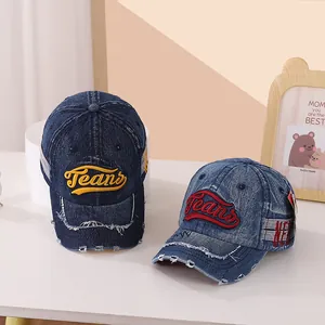Casquettes de baseball en denim délavé avec broderie Jeans en bleu et bleu clair
