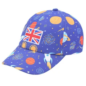 Casquette enfant bleue avec motif univers spatial et écusson brodé Union Jack