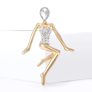 Elegante spilla ragazza che danza in oro con cristallo a pera e pavé di strass