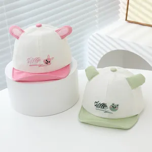 Casquette bébé avec animaux de dessin animé et visière souple pour protection solaire