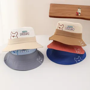 Détails de broderie d'animaux et texte Happy Party sur les bobs en coton pour enfants