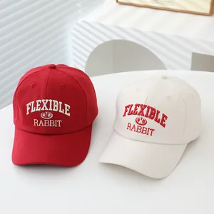 Kinder Baseballkappen in Rot und Beige mit hochwertiger Flexible Rabbit Stickerei