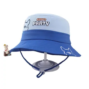 Chapeau de soleil enfant style bob avec texte HAPPY PARTY et cordon réglable