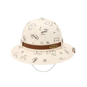 Chapeau bob enfant blanc cassé avec motif ours et mentonnière réglable