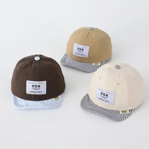 Tres colores de gorras de béisbol para bebés con parche SUN retro y visera a rayas