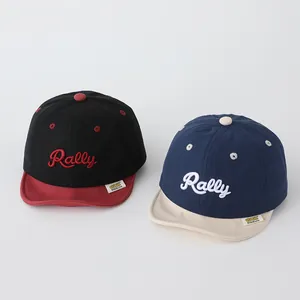 Broderie Rally détaillée sur une casquette de baseball en coton doux pour bébés
