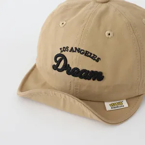 Khakifarbene Baby-Baseballkappe mit weicher Krempe und Los Angeles Dream Bestickung