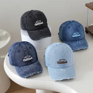 Casquettes de baseball en jean délavé en quatre couleurs avec bords effilochés et broderie