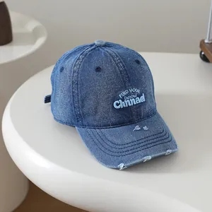 Casquette baseball en denim bleu vintage avec broderie 3D et détails déchirés