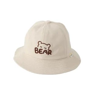 Cappello da pescatore per bambini in cotone beige con ricamo orsetto e tesa