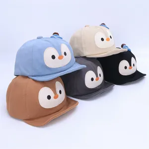 Cappellini da baseball in cotone per neonati con pinguino in vari colori estivi