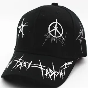 Berretto da baseball unisex nero con stampe graffiti bianche e visiera parasole