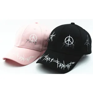 Berretti da baseball unisex rosa e neri con stampa graffiti e visiera curva alla moda