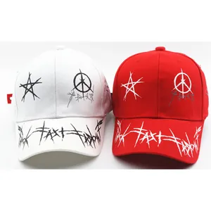 Cappellini da baseball rossi e bianchi con ricamo graffiti per protezione solare