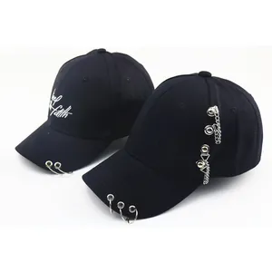 Casquettes de baseball noires avec anneaux, chaînes et broderies pour enfants