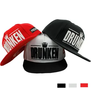 Broderie détaillée de couronne et lettres sur casquettes snapback colorées pour enfants