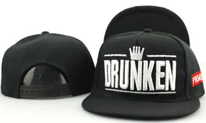 Détails de la casquette snapback pour enfant avec broderie couronne et fermeture réglable